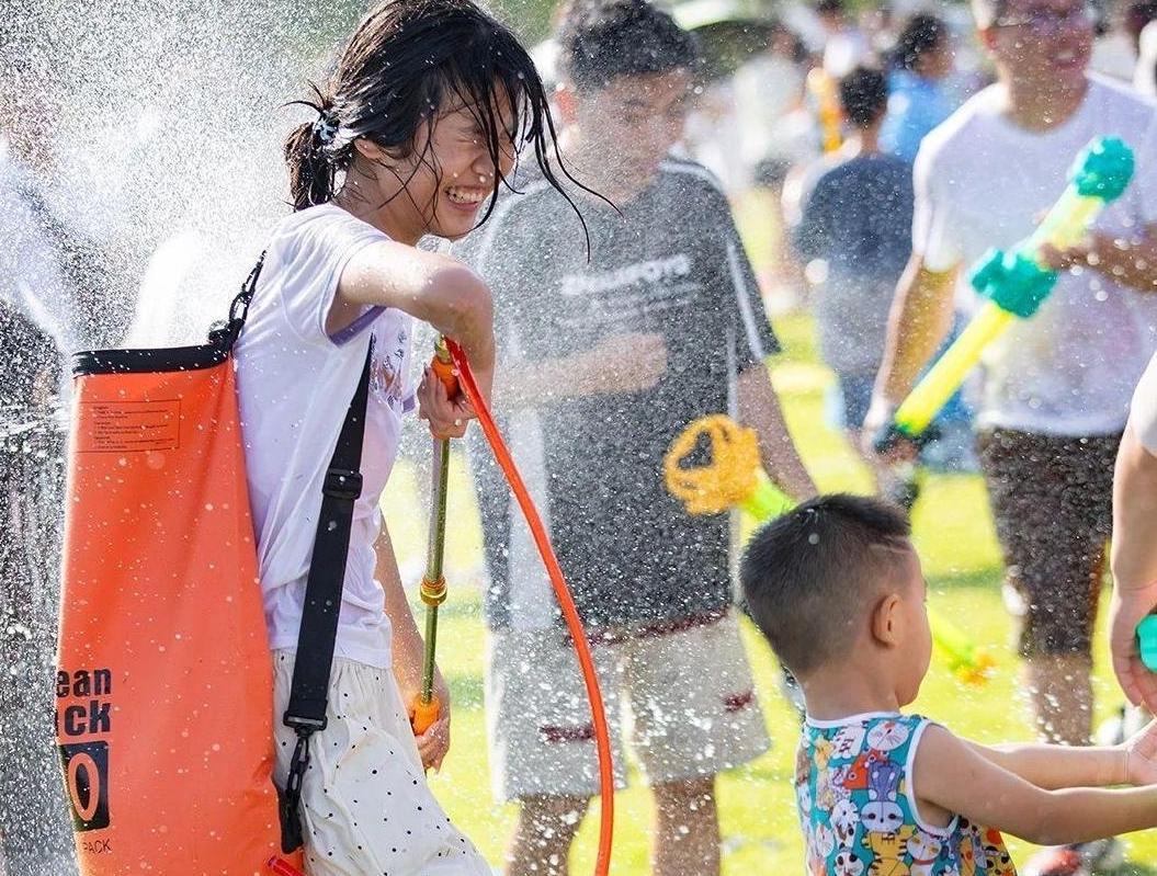 貴陽觀山湖“民族大聯(lián)歡·盛夏狂歡”活動為貴陽注入新活力