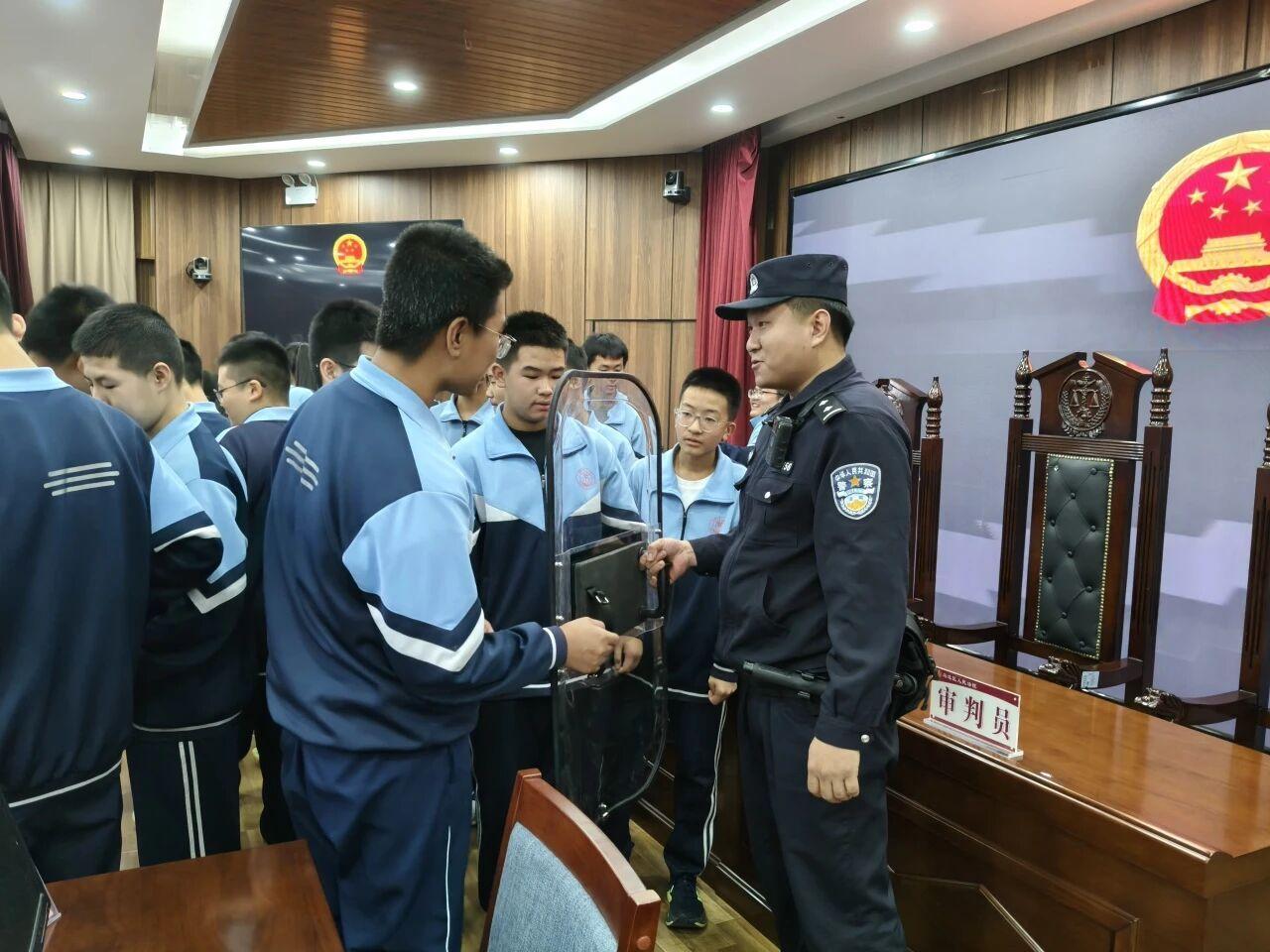 ?烏海市烏達(dá)區(qū)開展青少年沉浸式法治教育實(shí)踐活動(dòng)